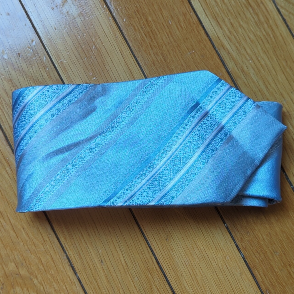 Elegant Blue Striped Men's Tie
